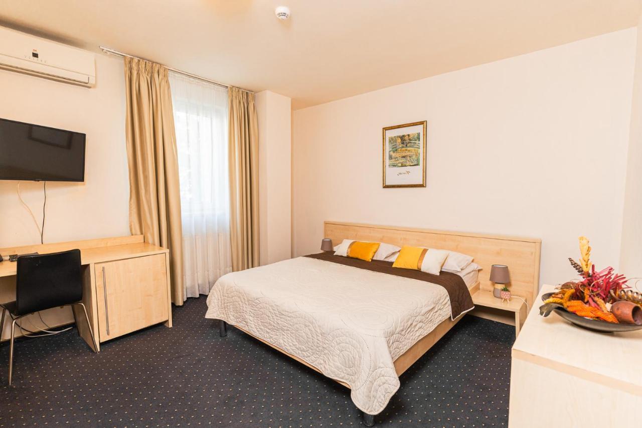 טימישוארה Hotel Pacific מראה חיצוני תמונה